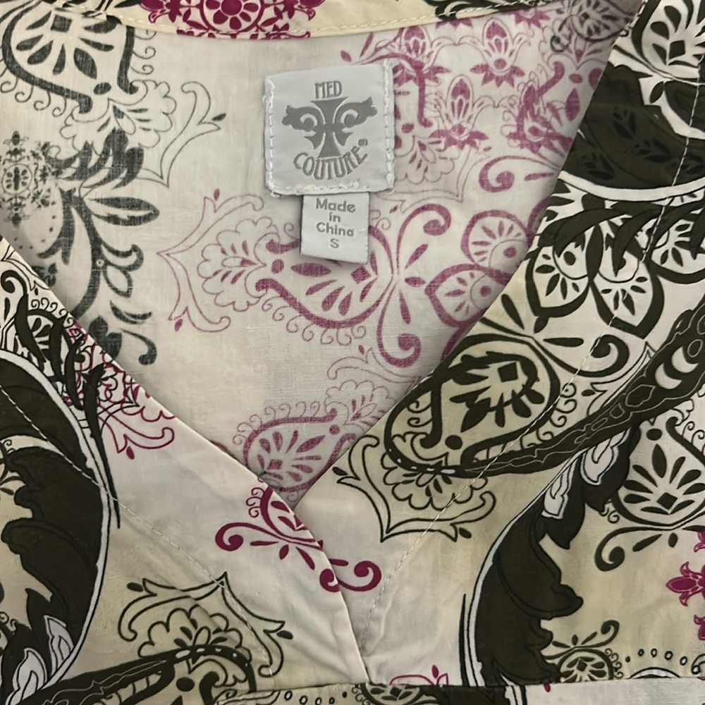 Unique pattern nursing top. - Picture 3 of 3